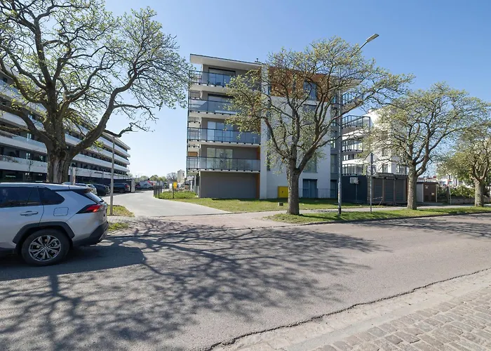 Gustowny Apartament z Parkingiem i Balkonem w Kolobrzegu by Noclegi Renters